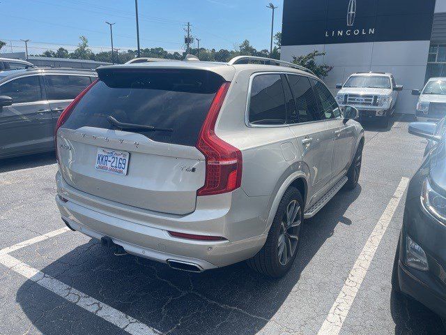 2016 Volvo XC90 T6 Momentum