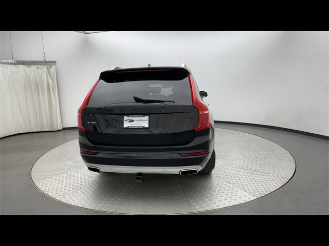 2016 Volvo XC90 T6 Momentum