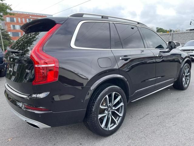 2016 Volvo XC90 T6 Momentum