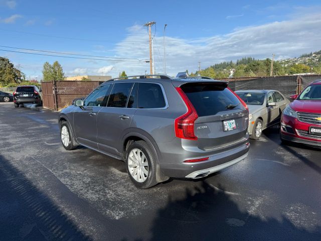 2016 Volvo XC90 T6 Momentum