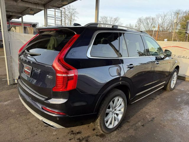 2016 Volvo XC90 T6 Momentum