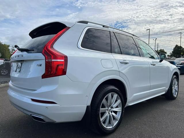 2016 Volvo XC90 T6 Momentum