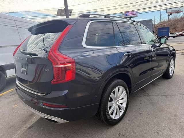 2016 Volvo XC90 T6 Momentum