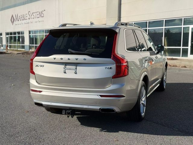 2016 Volvo XC90 T6 Momentum