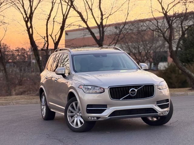 2016 Volvo XC90 T6 Momentum