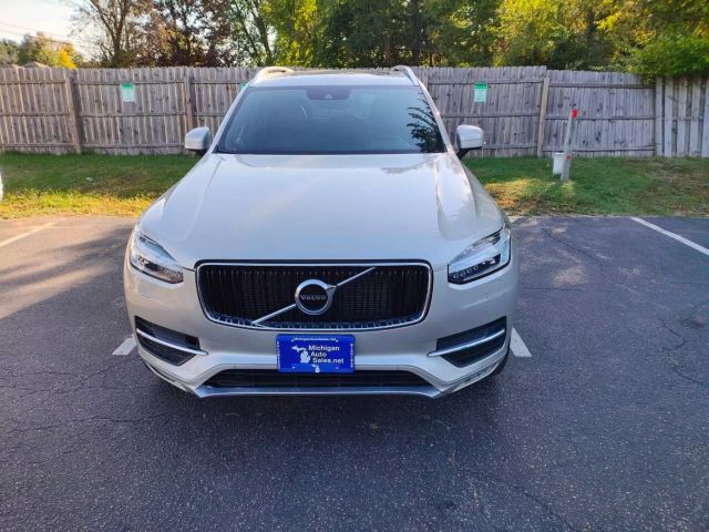 2016 Volvo XC90 T6 Momentum