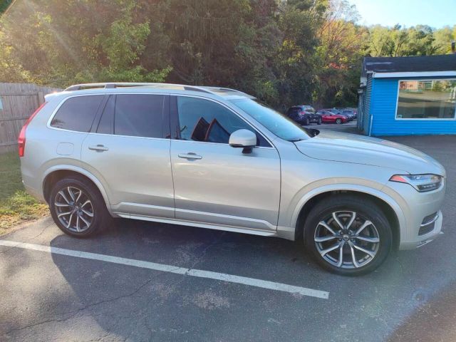 2016 Volvo XC90 T6 Momentum