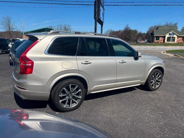 2016 Volvo XC90 T6 Momentum