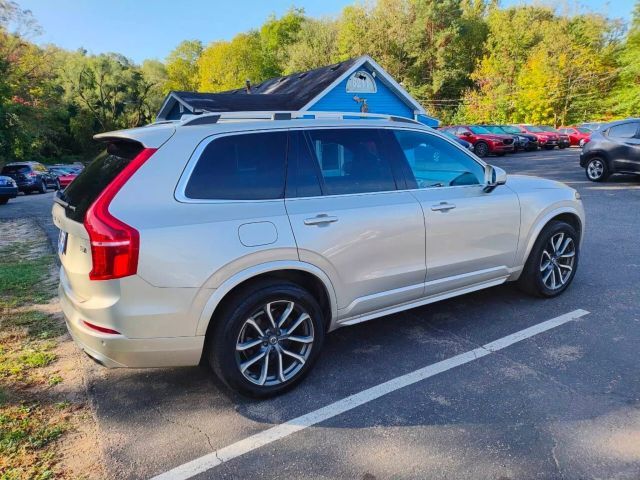 2016 Volvo XC90 T6 Momentum