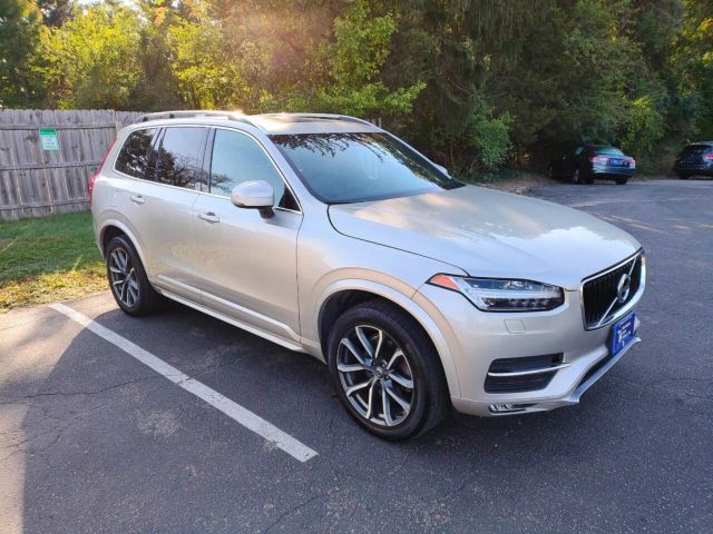 2016 Volvo XC90 T6 Momentum