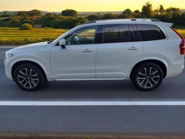 2016 Volvo XC90 T6 Momentum