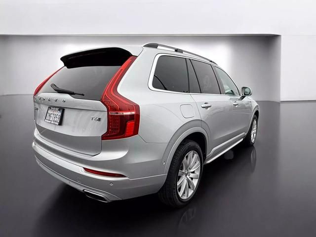 2016 Volvo XC90 T6 Momentum