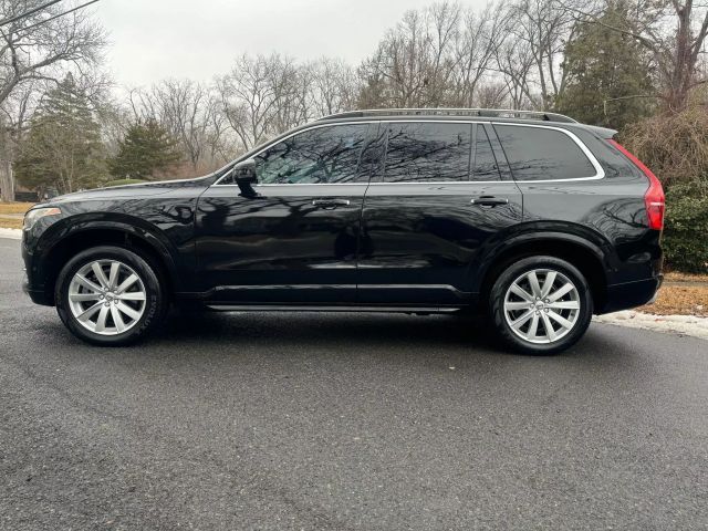 2016 Volvo XC90 T6 Momentum