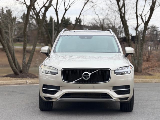 2016 Volvo XC90 Hybrid T8 Momentum