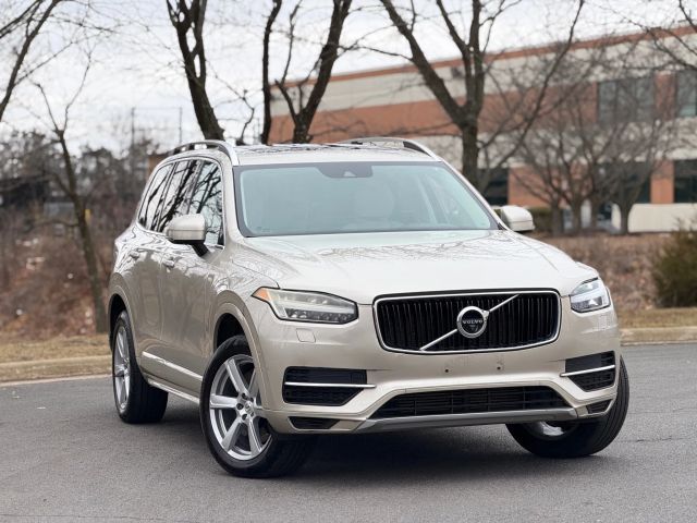 2016 Volvo XC90 Hybrid T8 Momentum