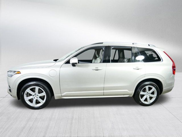 2016 Volvo XC90 Hybrid T8 Momentum