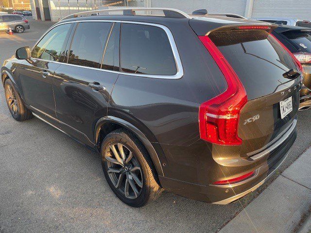 2016 Volvo XC90 T6 Momentum