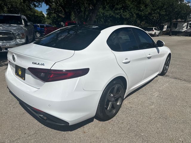 2017 Alfa Romeo Giulia Base