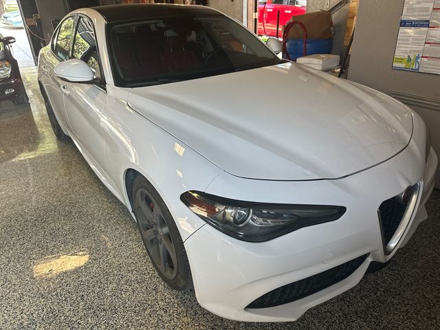 2017 Alfa Romeo Giulia Base