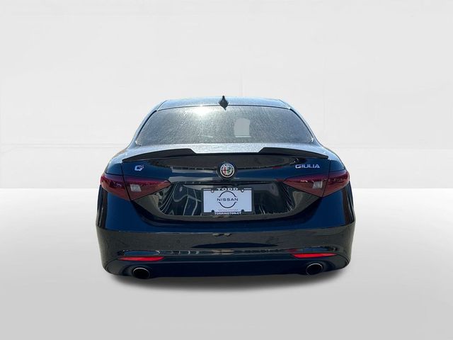 2017 Alfa Romeo Giulia Base