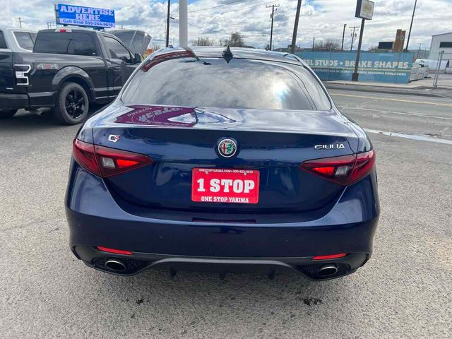 2017 Alfa Romeo Giulia Base