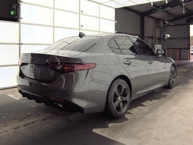 2017 Alfa Romeo Giulia Base