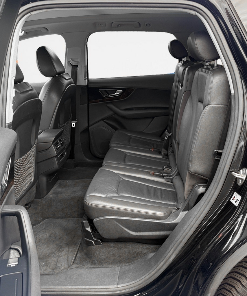 Vehicle image 13 of 32