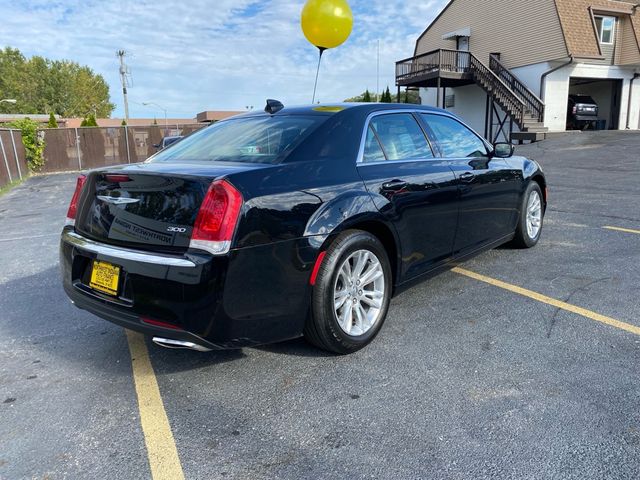 2017 Chrysler 300 Limited