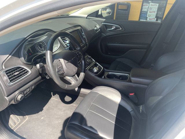 2017 Chrysler 200 Limited Platinum