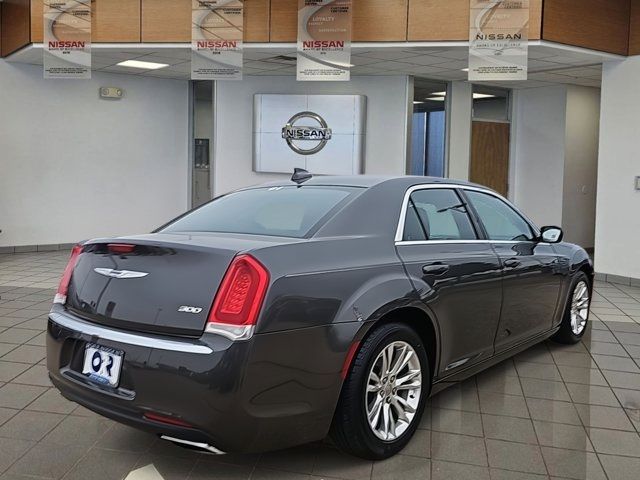 2017 Chrysler 300 Limited