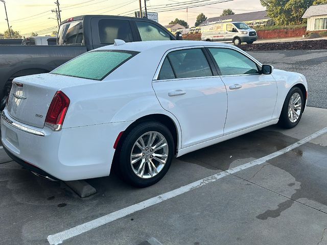 2017 Chrysler 300 Limited