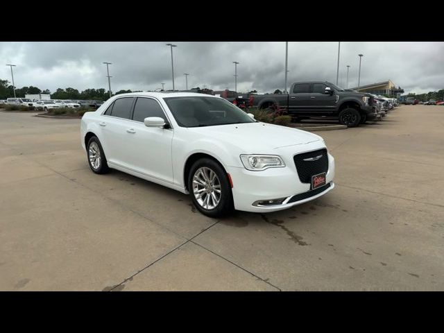 2017 Chrysler 300 Limited