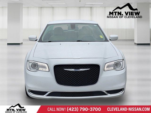 2017 Chrysler 300 Limited