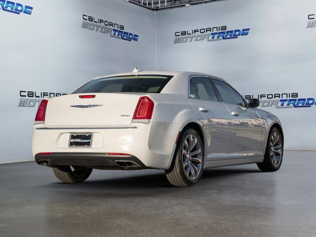 2017 Chrysler 300 Limited