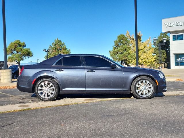 2017 Chrysler 300 Limited