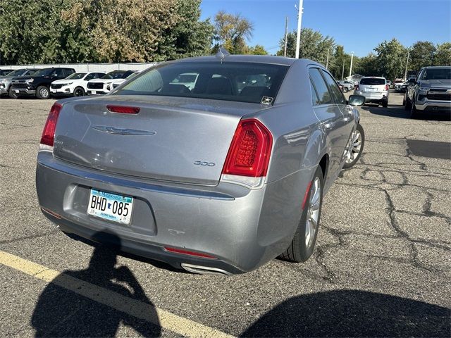 2017 Chrysler 300 Limited