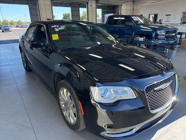 2017 Chrysler 300 Limited