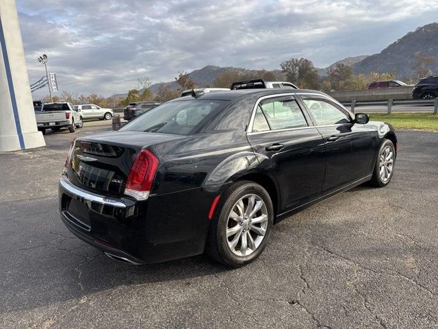 2017 Chrysler 300 Limited