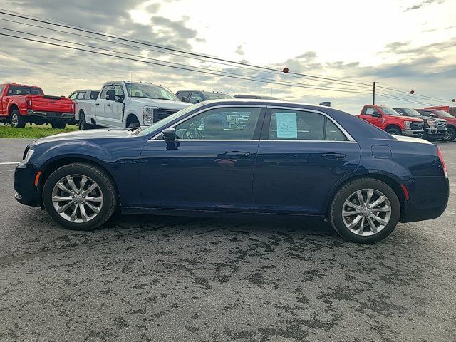 2017 Chrysler 300 Limited