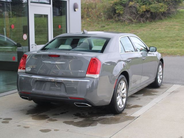 2017 Chrysler 300 Limited