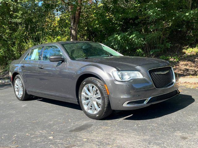 2017 Chrysler 300 Limited