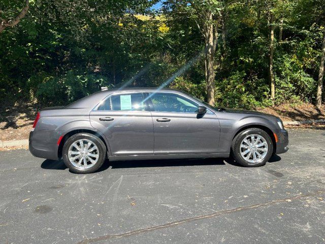 2017 Chrysler 300 Limited