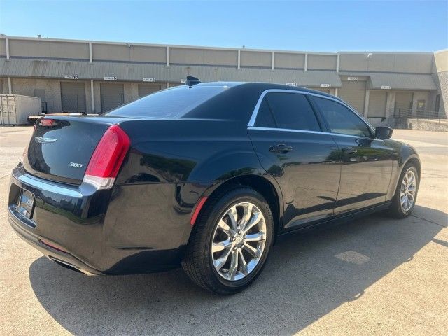 2017 Chrysler 300 Limited