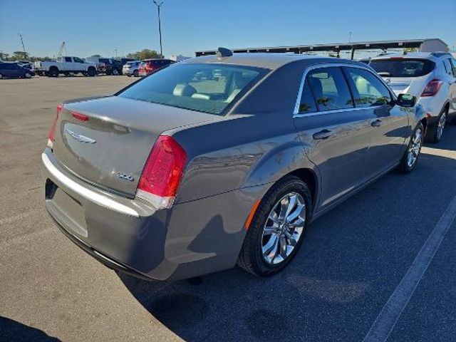 2017 Chrysler 300 Limited