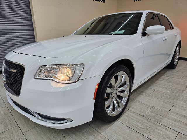 2017 Chrysler 300 Limited