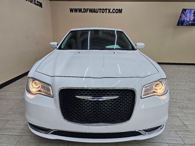 2017 Chrysler 300 Limited