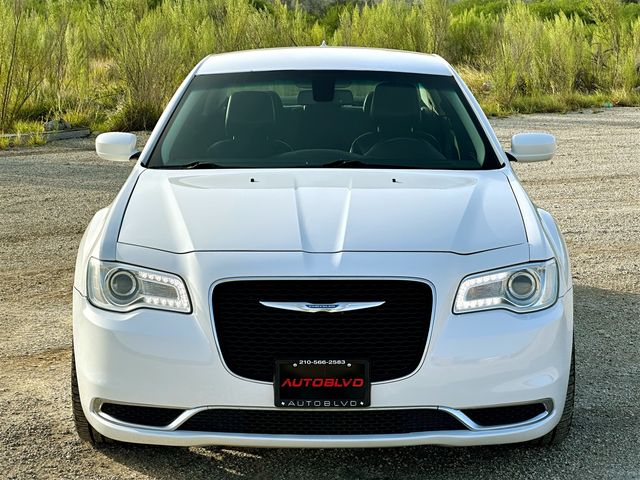 2017 Chrysler 300 Limited