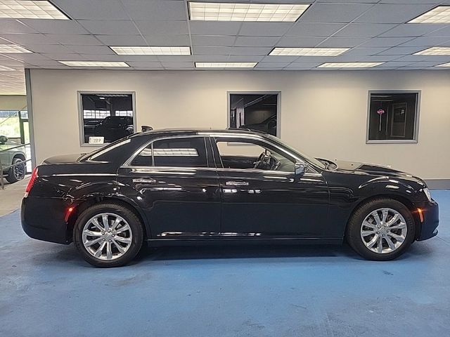 2017 Chrysler 300 300C