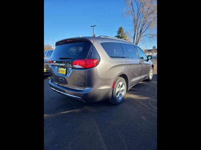 2017 Chrysler Pacifica Hybrid Premium