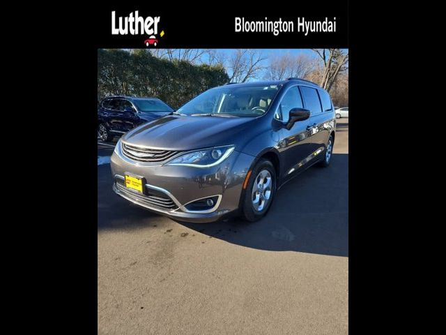 2017 Chrysler Pacifica Hybrid Premium